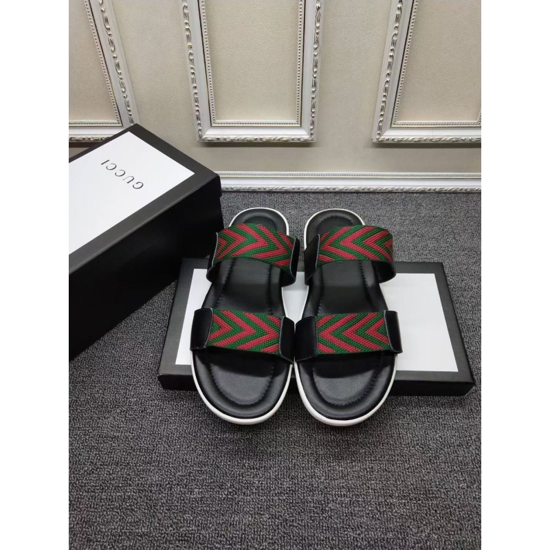 G*u*i slippers